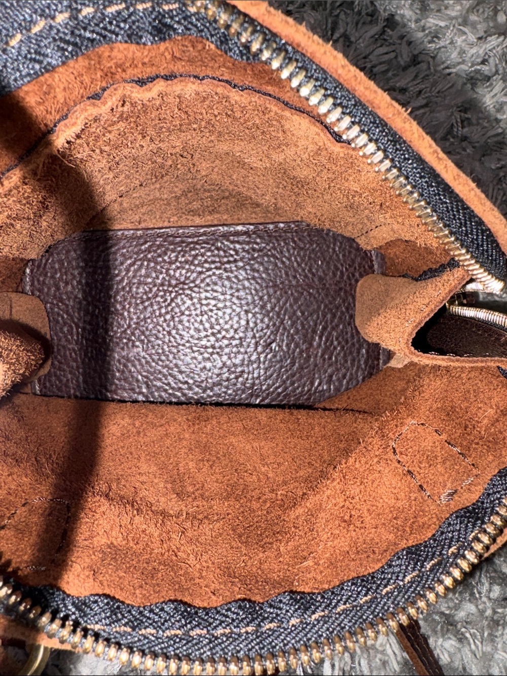Portland Leather Crossbody bag - Picture 9 of 11